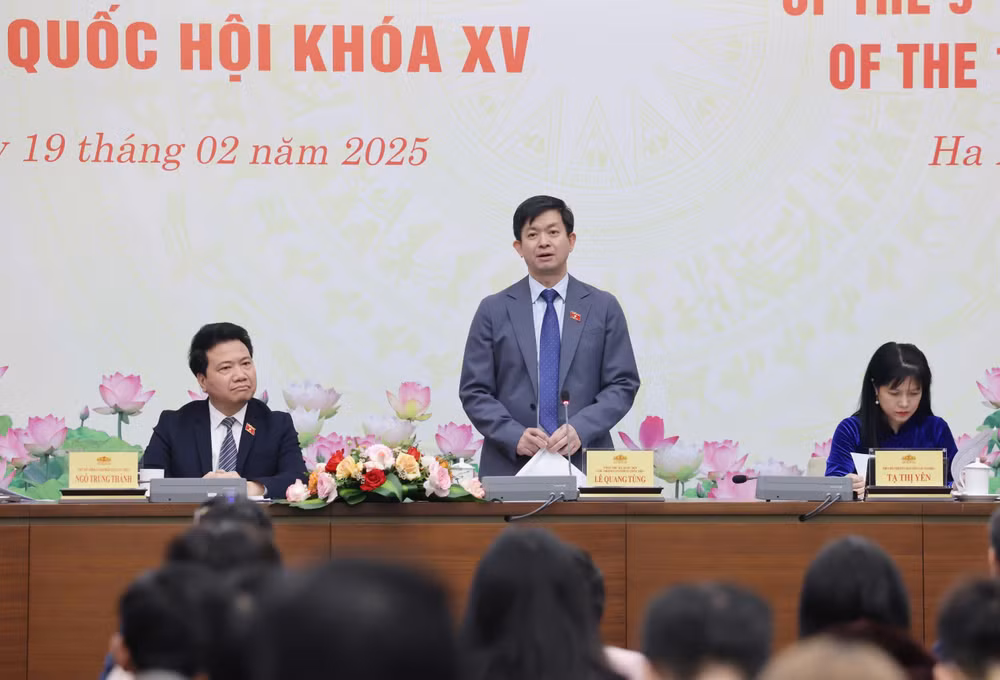 Tổng Thư ký Quốc hội, Chủ nhiệm Văn phòng Quốc hội Lê Quang Tùng phát biểu tại họp báo. (Ảnh: DUY LINH)