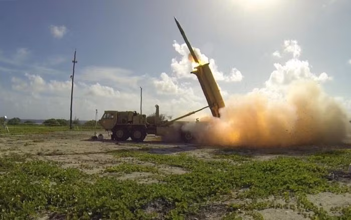 Hệ thống phòng thủ tên lửa tầm cao giai đoạn cuối THAAD của Mỹ được vận hành thử nghiệm tại đảo Wake, Thái Bình Dương. (Ảnh: AFP/TTXVN)