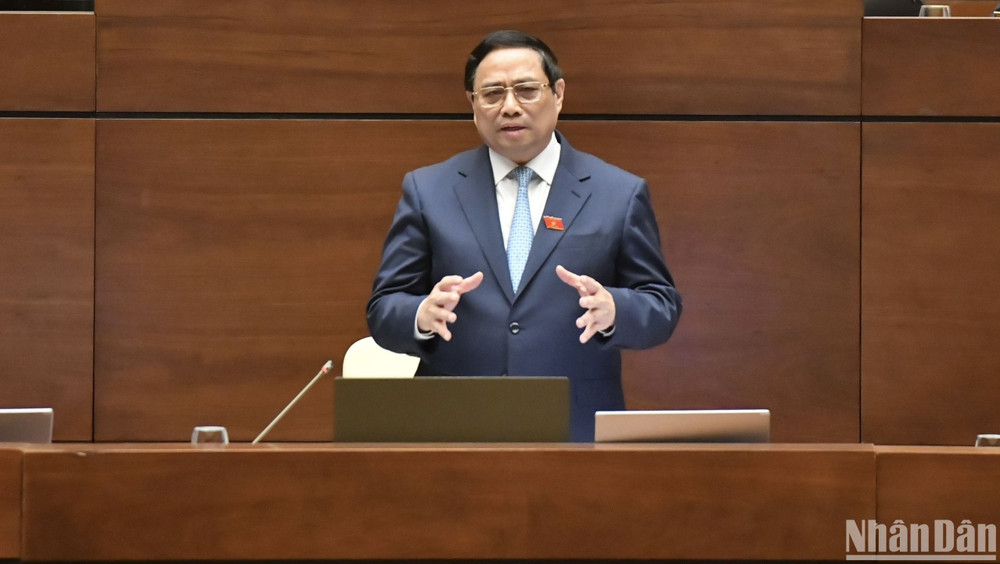 Thủ tướng Phạm Minh Chính trả lời chất vấn của đại biểu Quốc hội. (Ảnh: ĐĂNG KHOA) 