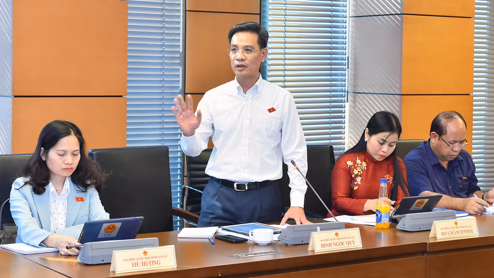 Đại biểu Đinh Ngọc Quý (Đoàn đại biểu Quốc hội tỉnh Gia Lai), Ủy viên Thường trực Ủy ban Xã hội của Quốc hội phát biểu thảo luận tại Tổ 17. (Ảnh: THỦY NGUYÊN)