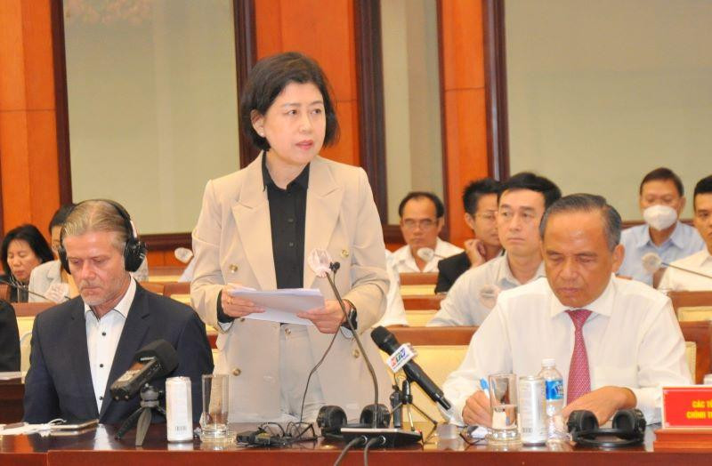 Đại diện doanh nghiệp phát biểu tại hội nghị.