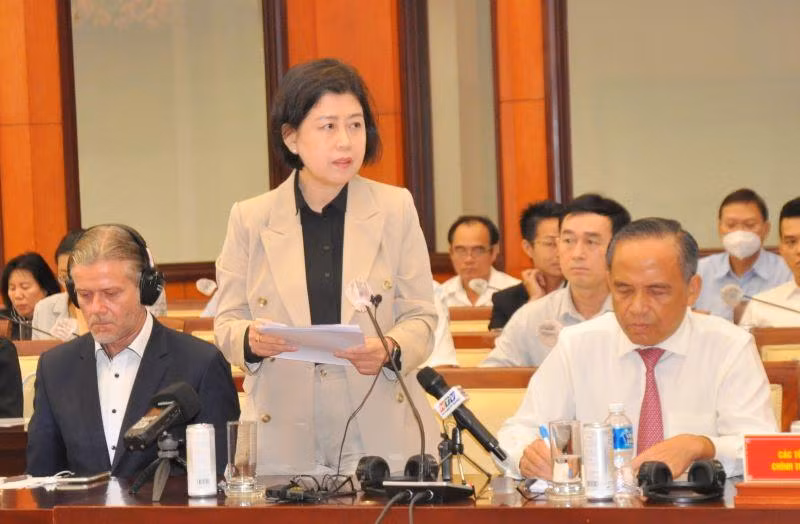 Đại diện doanh nghiệp phát biểu tại hội nghị.