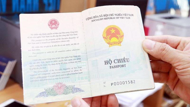 Mẫu hộ chiếu phổ thông mới. (Ảnh: Báo Công an nhân dân)
