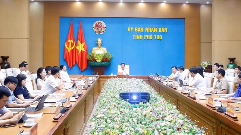 Chủ tịch Ủy ban nhân dân tỉnh Phú Thọ Bùi Văn Quang chủ trì nghe phương án bố trí nhà ở lưu trú cho cán bộ, công chức, viên chức và người lao động sau khi sáp nhập ba tỉnh Phú Thọ, Vĩnh Phúc và Hòa Bình.