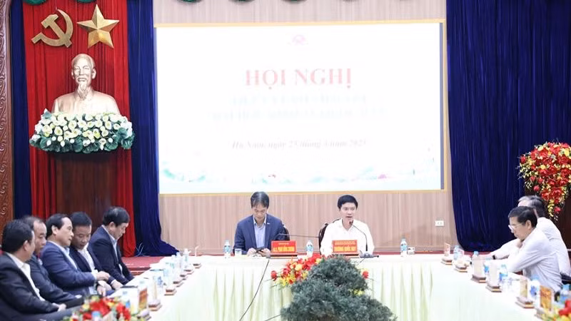 Các đại biểu dự hội nghị.