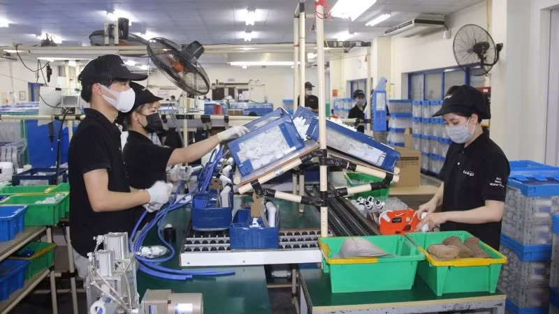 Hoạt động sản xuất tại Công ty trách nhiệm hữu hạn Takagi Việt Nam, khu công nghiệp Thăng Long II, tỉnh Hưng Yên.