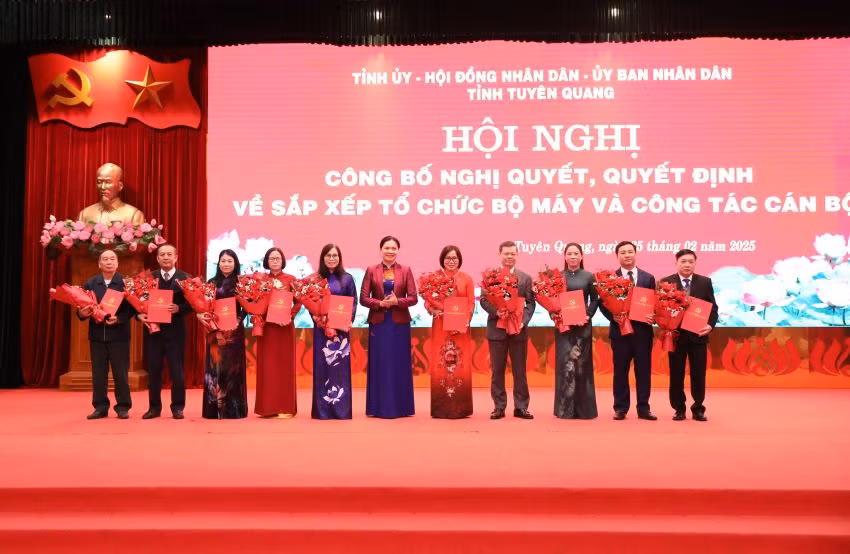 Công bố Nghị quyết, Quyết định về sắp xếp tổ chức bộ máy và công tác cán bộ tỉnh Tuyên Quang.