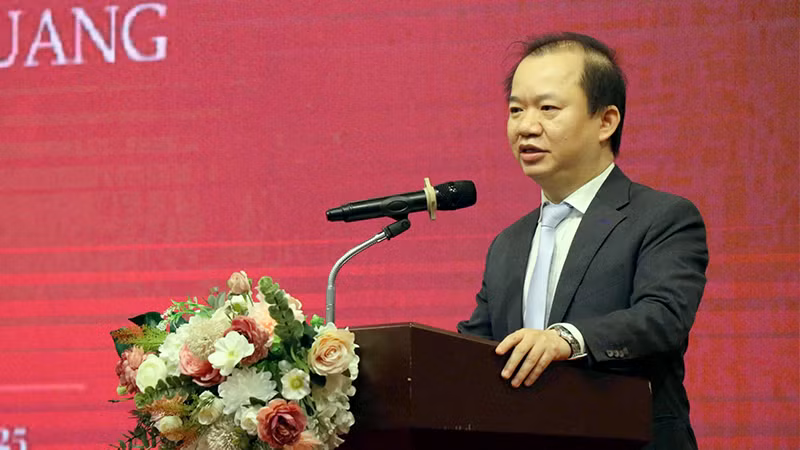 Phó Giáo sư, Tiến sĩ Bùi Hoài Sơn, Ủy viên Thường trực Ủy ban Văn hóa và Xã hội của Quốc hội thảo luận tại tọa đàm.