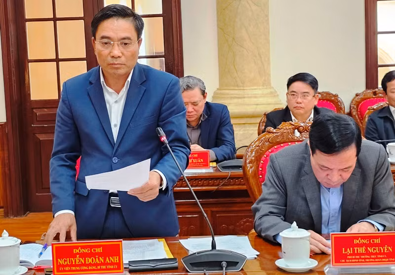 Bí thư Tỉnh ủy Thanh Hóa trao đổi, phản ánh những vấn đề phát sinh từ thực tiễn.