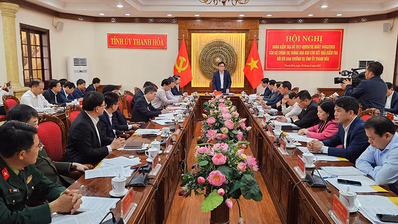 Quang cảnh buổi làm việc.