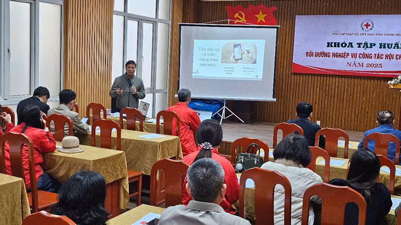 Các đại biểu tham dự tập huấn nghiệp vụ truyền thông Chữ thập đỏ.