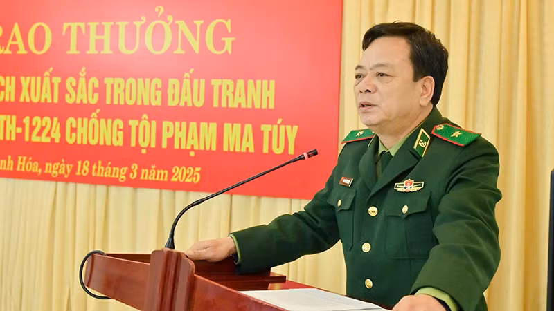 Lãnh đạo Bộ Tư lệnh Bộ đội Biên phòng phát biểu chúc mừng và chỉ đạo.