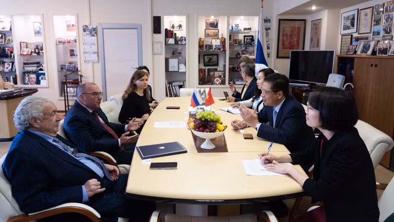 Buổi gặp, làm việc tại trụ sở TASS. (Ảnh: THANH THỂ)