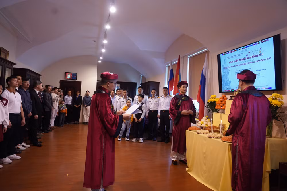 Lễ Giỗ Tổ Hùng Vương tại Saint Petersburg, Nga. (Ảnh: THANH THỂ)