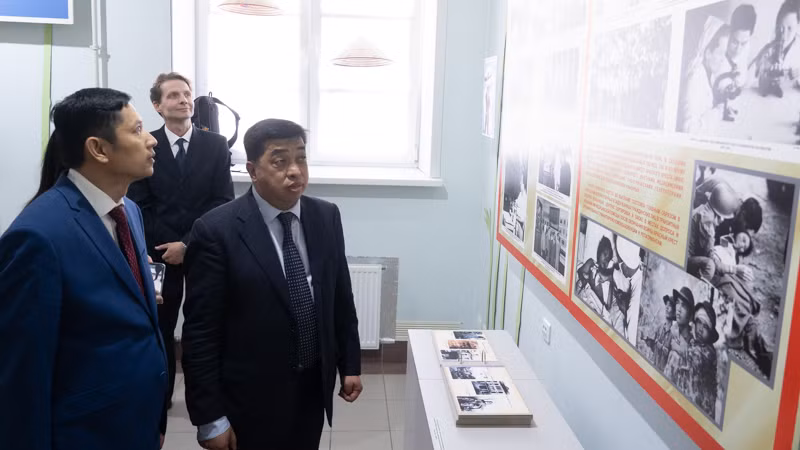 Triển lãm "Nỗi đau của bạn trong trái tim tôi, Việt Nam". (Ảnh: THANH THỂ)