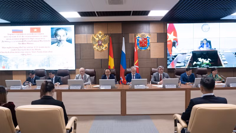 Hội thảo từ đầu cầu Saint Petersburg. (Ảnh: THANH THỂ)