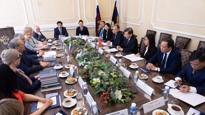 Đoàn đại biểu Viện Kiểm sát nhân dân tối cao Việt Nam thăm Đại học Kiểm sát Liên bang Nga. (Ảnh: THANH THỂ)