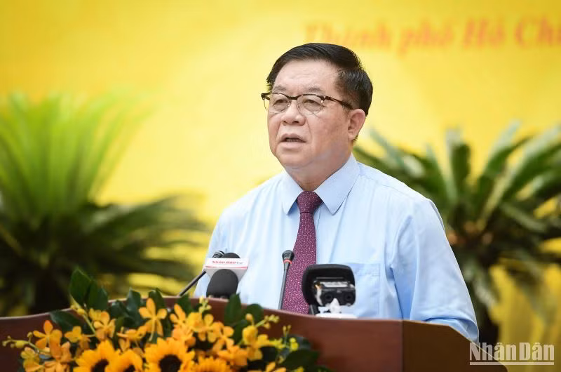 Đồng chí Nguyễn Trọng Nghĩa, Bí thư Trung ương Đảng, Trưởng Ban Tuyên giáo Trung ương, phát biểu tại hội nghị.