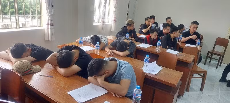 Công an thành phố Mỹ Tho tiến hành lập hồ sơ, làm việc với 60 người dương tính với chất ma túy.