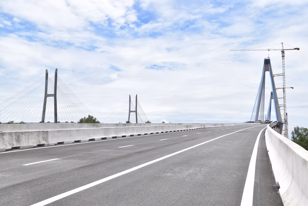 Cầu Mỹ Thuận 2 đang thi công những công đoạn cuối