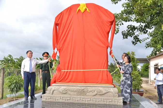 Lễ khánh thành Bia tiểu sử di tích lịch sử - văn hóa cấp tỉnh Đình Tân Đông.