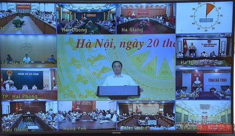 Thủ tướng Phạm Minh Chính phát biểu tại Hội nghị phát triển thị trường lao động linh hoạt, hiện đại, bền vững và hội nhập theo hình thức trực tiếp kết hợp trực tuyến ngày 20/8/2022. (Ảnh: Trần Hải)