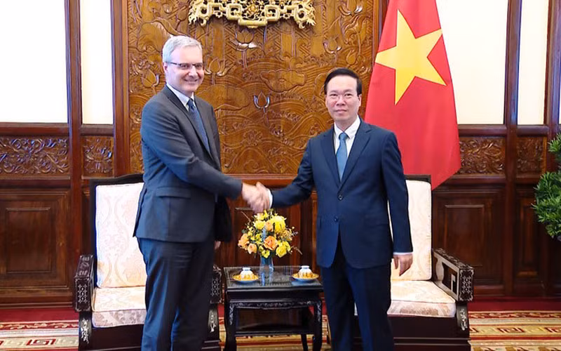 Chủ tịch nước Võ Văn Thưởng tiếp Đại sứ Cộng hòa Pháp Nicolas Warnery. (Ảnh: HỒNG QUÂN)