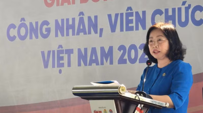 Phó Chủ tịch Tổng Liên đoàn Lao động Việt Nam Thái Thu Xương phát biểu ý kiến tại lễ khai mạc.