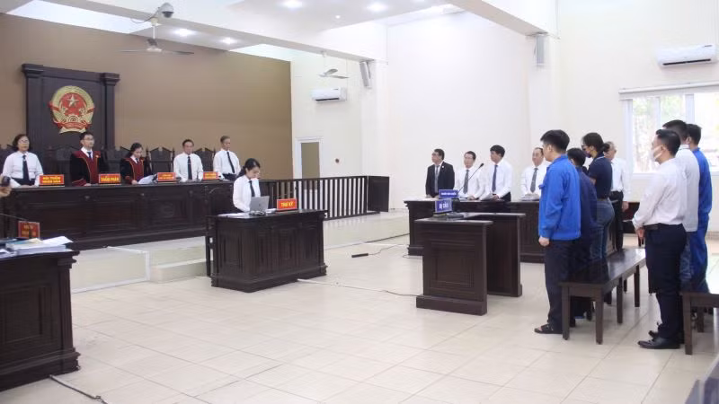 Hội đồng xét xử tuyên án các bị cáo.