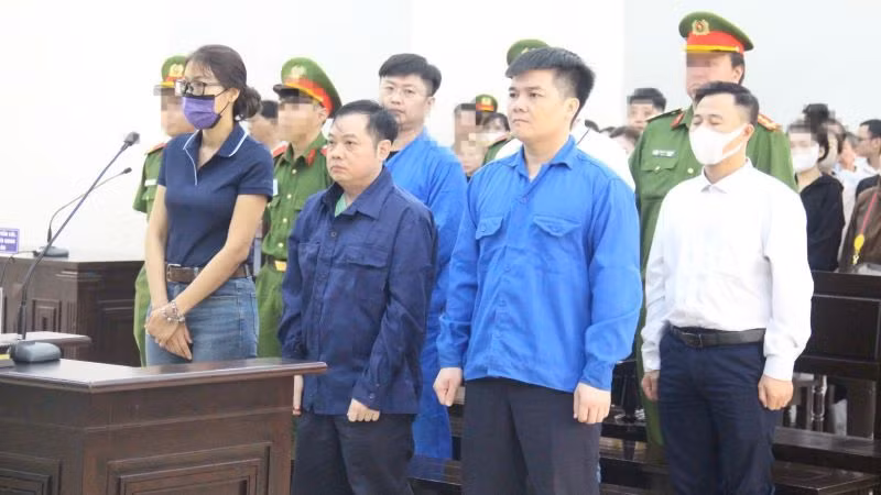 Các bị cáo tại tòa nghe tuyên án.