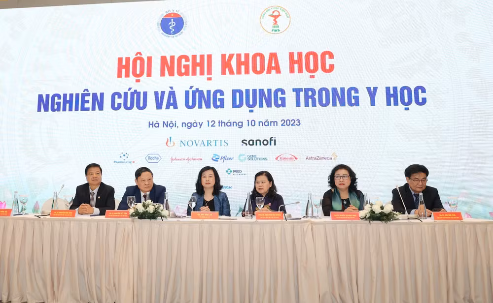 Đoàn chủ tọa Hội nghị.