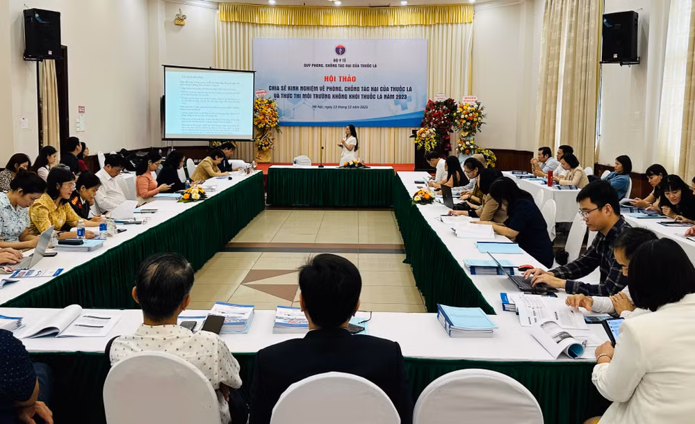 Các đại biểu tham gia hội thảo chia sẻ kinh nghiệm về phòng, chống tác hại của thuốc lá.