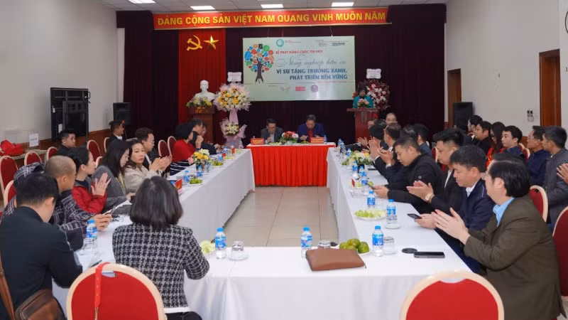 Toàn cảnh lễ phát động cuộc thi viết về nông nghiệp hữu cơ.