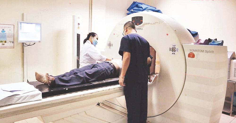 Máy móc y tế phục vụ công tác khám, chữa bệnh cho nhân dân luôn ở trong tình trạng quá tải.