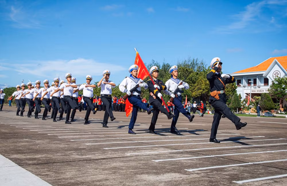 Diễu binh trên đảo Trường Sa.