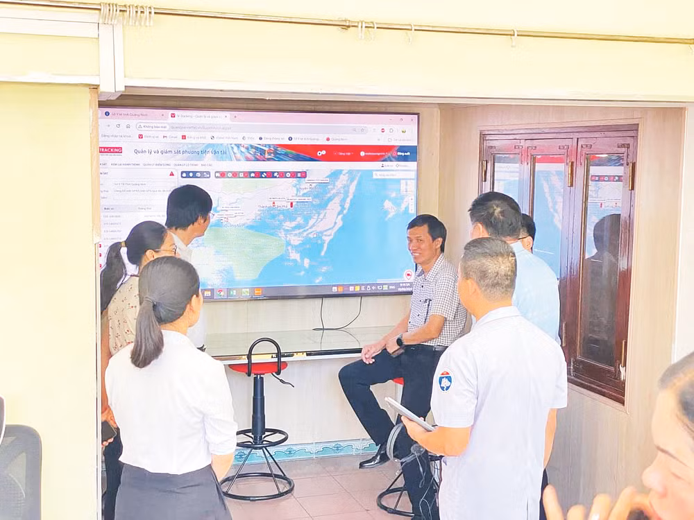 PGS,TS, bác sĩ Đồng Văn Hệ tư vấn chuyên môn hiến mô, tạng cho các đồng nghiệp Trung tâm cấp cứu 115 Quảng Ninh.