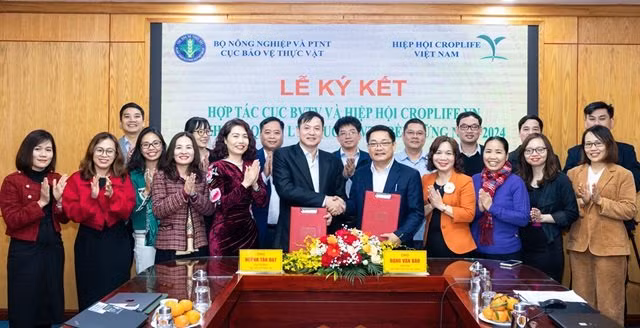 Ký kết hợp tác triển khai Chương trình " Khung quản lý thuốc bảo vệ thực vật bền vững" năm 2024.