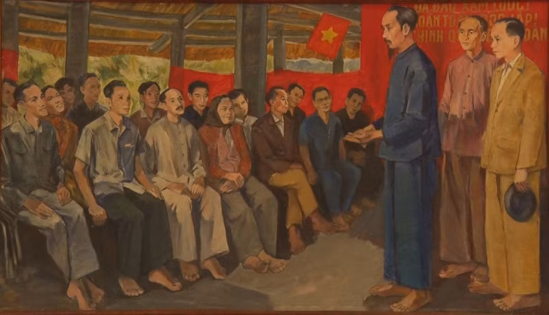 Chủ tịch Hồ Chí Minh nói chuyện với đại biểu Quốc dân Đại hội tại Đình Tân Trào. (Tranh sơn dầu: Họa sĩ Cao Thương)