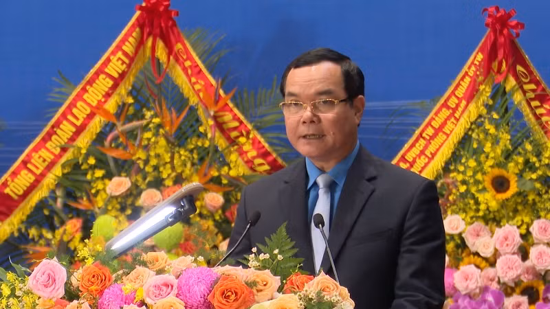 Chủ tịch Tổng Liên đoàn Lao động Việt Nam Nguyễn Đình Khang phát biểu chỉ đạo.