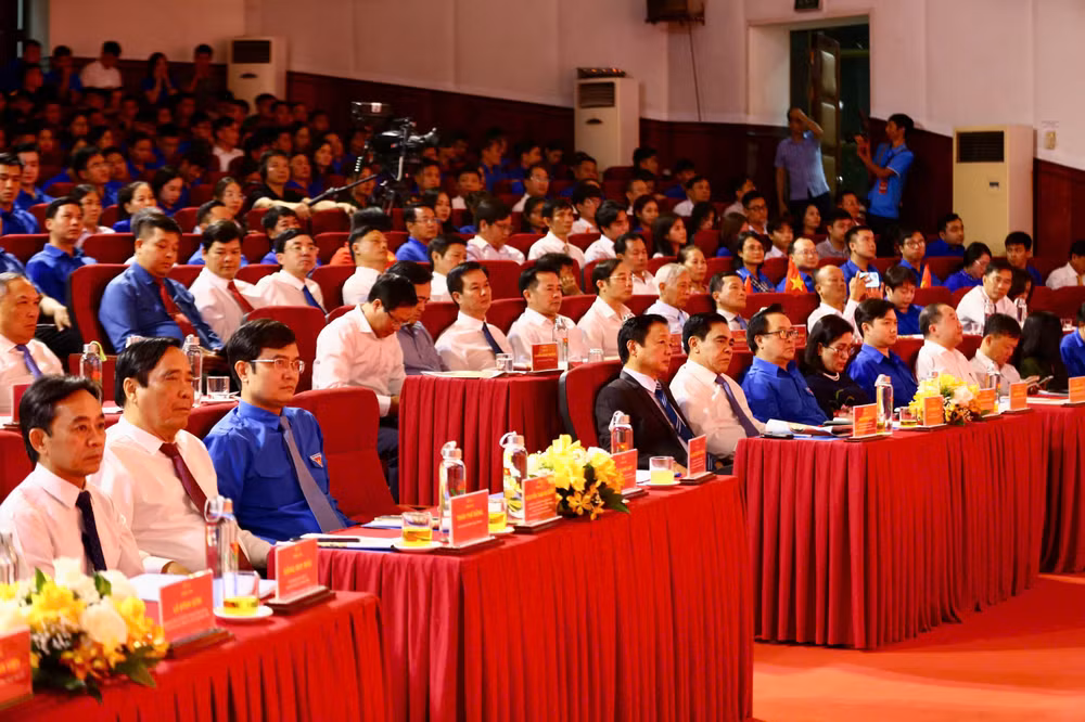 Các đồng chí lãnh đạo Đảng, Nhà nước và bộ, ngành Trung ương, tỉnh Hà Tĩnh dự lễ kỷ niệm.
