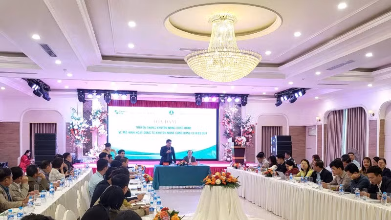 Các đại biểu cùng thảo luận, tìm giải pháp để các Tổ khuyến nông cộng đồng cùng giải quyết những vấn đề khó khăn trong sản xuất nông nghiệp.