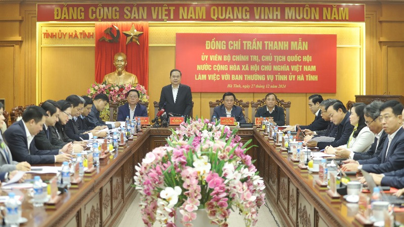 Chủ tịch Quốc hội Trần Thanh Mẫn biểu dương, đánh giá cao những kết quả của Hà Tĩnh đạt được trong thời gian qua.