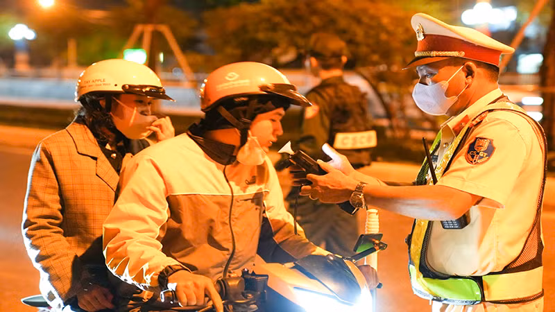 Lực lượng Cảnh sát giao thông Công an tỉnh Quảng Nam thành lập nhiều Tổ chuyên đề thường xuyên cắm chốt và tổ chức tuần tra, kiểm soát.