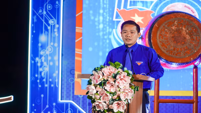 Quyền Bí thư Tỉnh đoàn Quảng Nam Hoàng Văn Thanh phát biểu khai mạc hội trại.