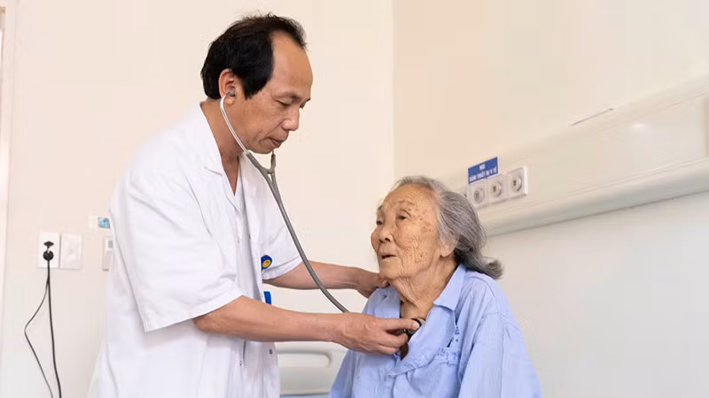 Bệnh nhân Phạm Thị Châu tỉnh táo, hết chóng mặt, ăn uống tốt sau 3 ngày phẫu thuật thay van tim.