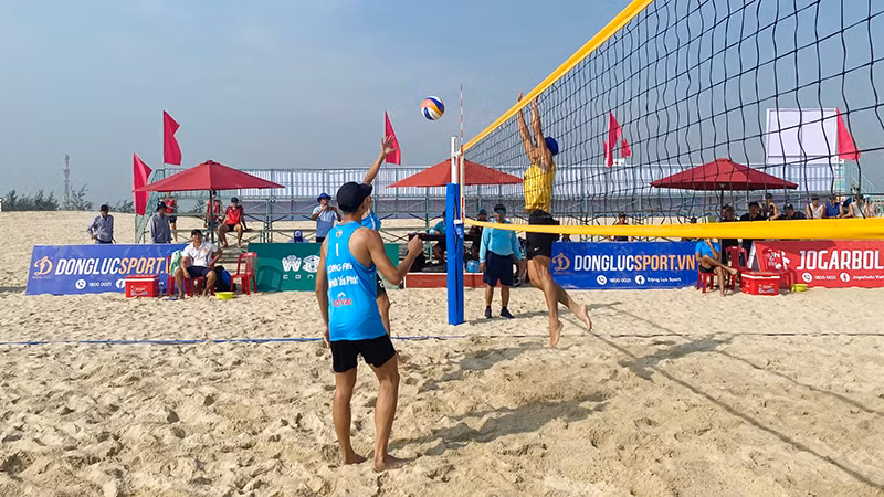 Cục Thể dục thể thao Việt Nam trao huy chương cho các đội đoạt thứ hạng Nhất, Nhì và đồng hạng Ba; Liên đoàn Bóng chuyền Việt Nam trao cúp, cờ và tiền thưởng ở các đội đoạt giải.