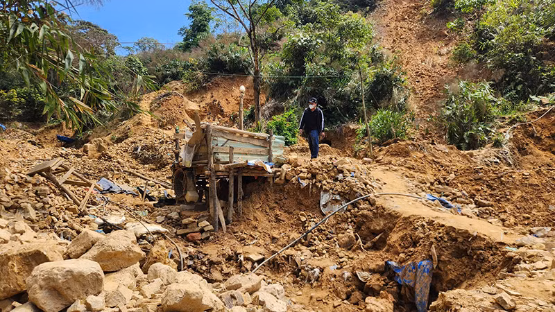Tình trạng khai thác vàng trái phép tại bãi vàng 38 thuộc xã Phước Hòa, huyện Phước Sơn, tỉnh Quảng Nam diễn ra hết sức phức tạp, với quy mô rất lớn.