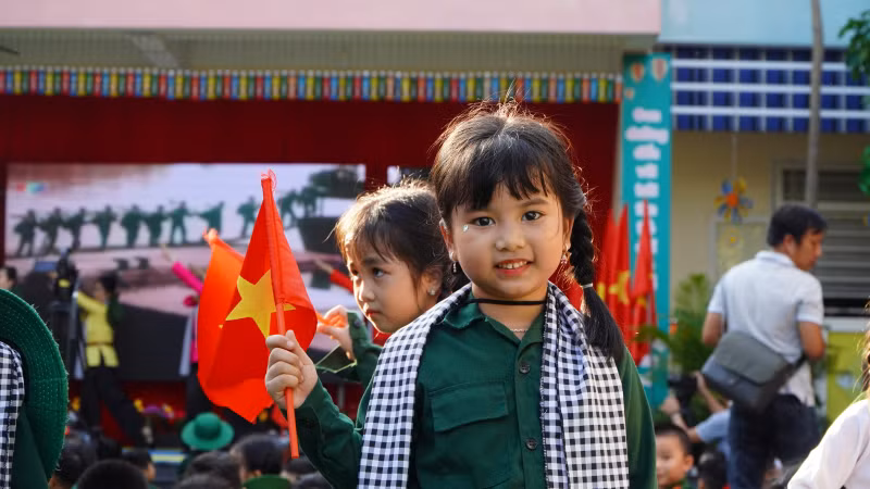 Các em nhỏ hào hứng khi được tham gia hoạt động ngoại khóa.