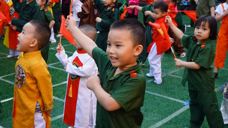 Các em nhỏ hào hứng khi được tham gia hoạt động ngoại khóa.