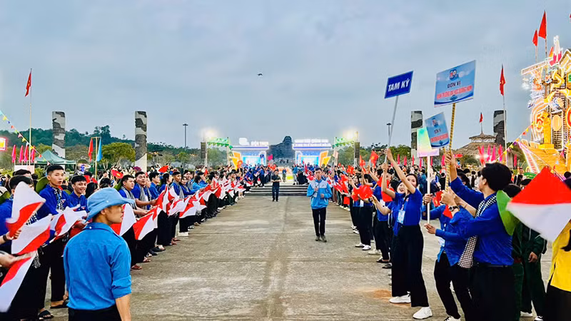 Hội trại “Thanh niên Quảng Nam tự tin bước vào kỷ nguyên phát triển mới” với sự tham gia của khoảng 1.000 trại sinh.
